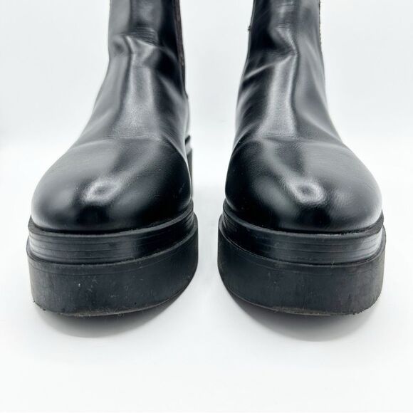 GUESS Women's Keanna Knit Detail Pull-On Lug Sole Faux Leather Chelsea Boots 8.5 - Picture 4 of 16